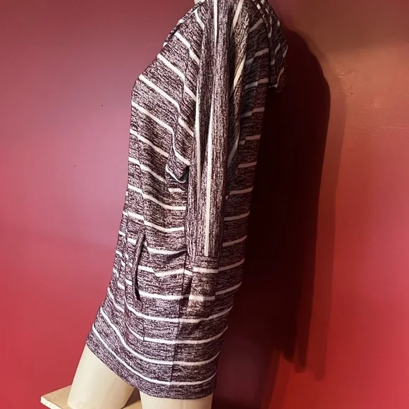 Like new Market & Spruce striped hooded quarter length sleeve top - Picture 6 of 13